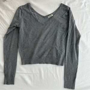 Cropped V-Neck Grey Knit Shirt Size Medium